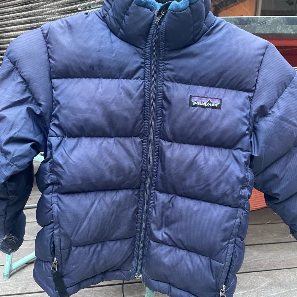 Boys size 5/6 Navy Patagonia Puffer